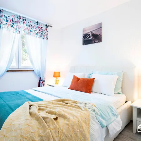 Bedz Blue House *